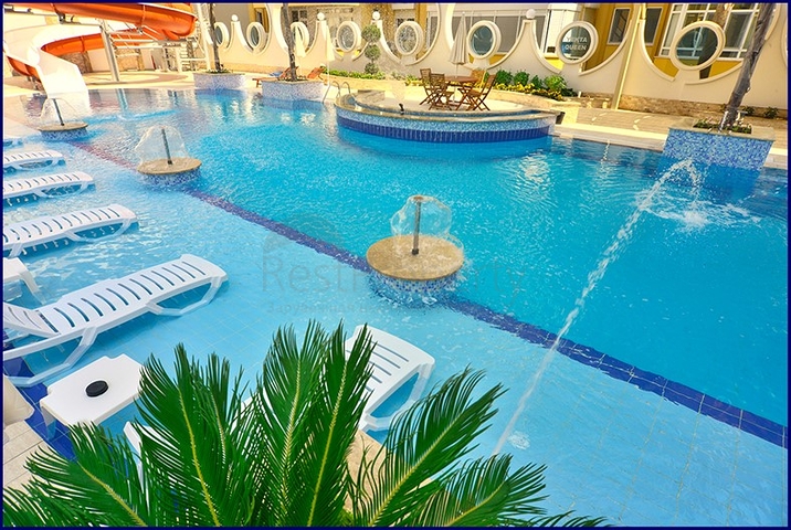 منازل فاخرة باطلالة بحرية خلابة على الخط الأول للبحر في محمودلار / الانيا