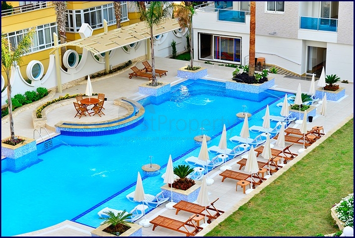 منازل فاخرة باطلالة بحرية خلابة على الخط الأول للبحر في محمودلار / الانيا