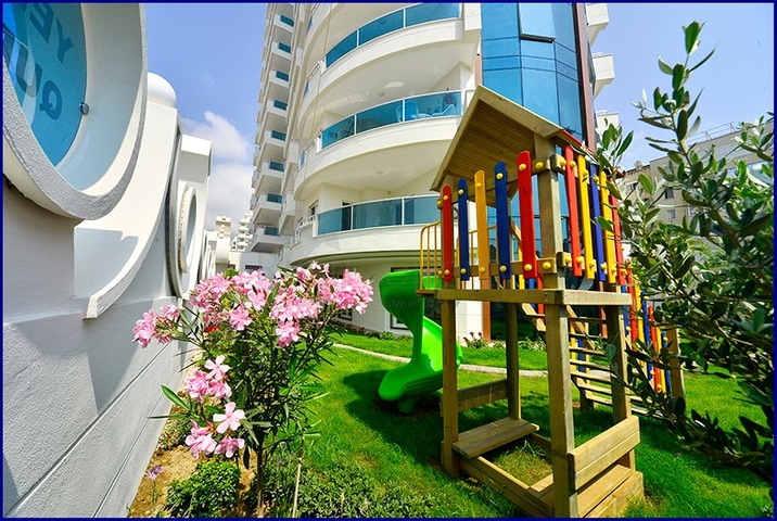 منازل فاخرة باطلالة بحرية خلابة على الخط الأول للبحر في محمودلار / الانيا