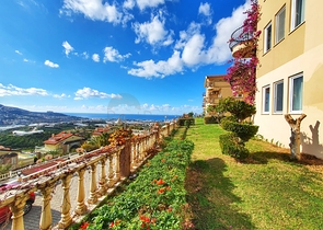 شقق باطلالات ساحرة على البحر في مجمع الغولد سيتي