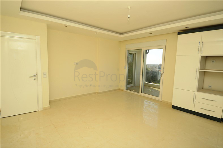 شقة مكونة من اربع غرف نوم ضمن مجمع عصري