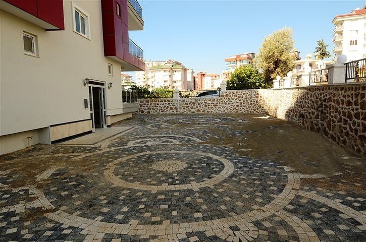 شقة مكونة من اربع غرف نوم ضمن مجمع عصري