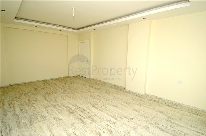 شقة مكونة من اربع غرف نوم ضمن مجمع عصري