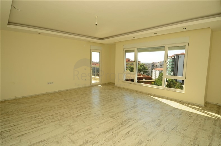 شقة مكونة من اربع غرف نوم ضمن مجمع عصري