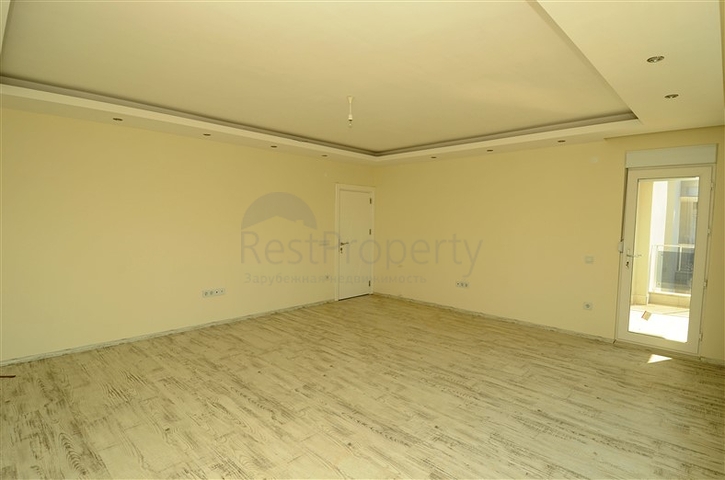 شقة مكونة من اربع غرف نوم ضمن مجمع عصري