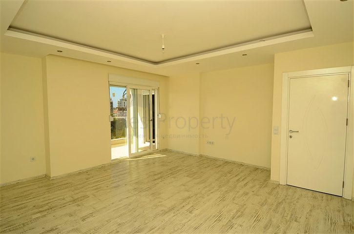 شقة مكونة من اربع غرف نوم ضمن مجمع عصري