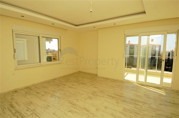 شقة مكونة من اربع غرف نوم ضمن مجمع عصري