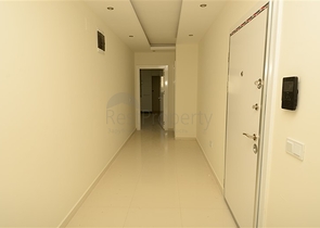 شقة مكونة من اربع غرف نوم ضمن مجمع عصري