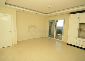 شقة مكونة من اربع غرف نوم ضمن مجمع عصري