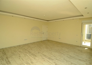 شقة مكونة من اربع غرف نوم ضمن مجمع عصري