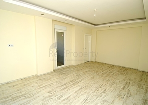 شقة مكونة من اربع غرف نوم ضمن مجمع عصري