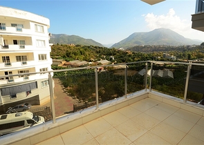 شقة مكونة من اربع غرف نوم ضمن مجمع عصري