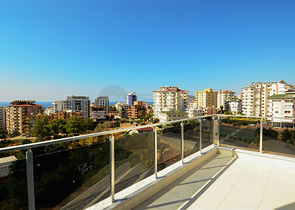 شقة مكونة من اربع غرف نوم ضمن مجمع عصري