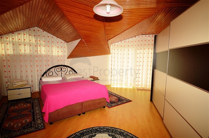 بنتهاوس مطلة على البحر في وسط ألانيا