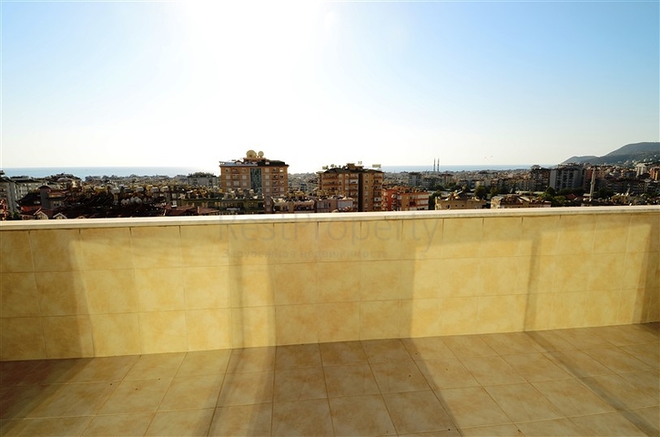 بنتهاوس مطلة على البحر في وسط ألانيا