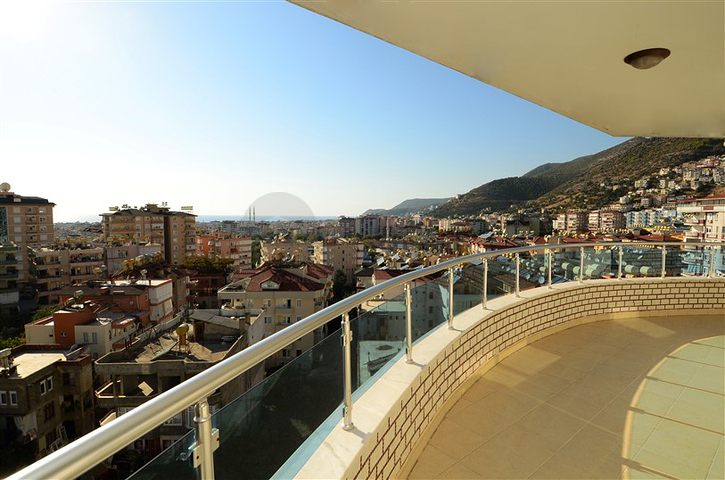 بنتهاوس مطلة على البحر في وسط ألانيا