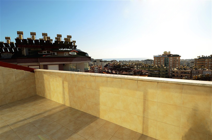 بنتهاوس مطلة على البحر في وسط ألانيا