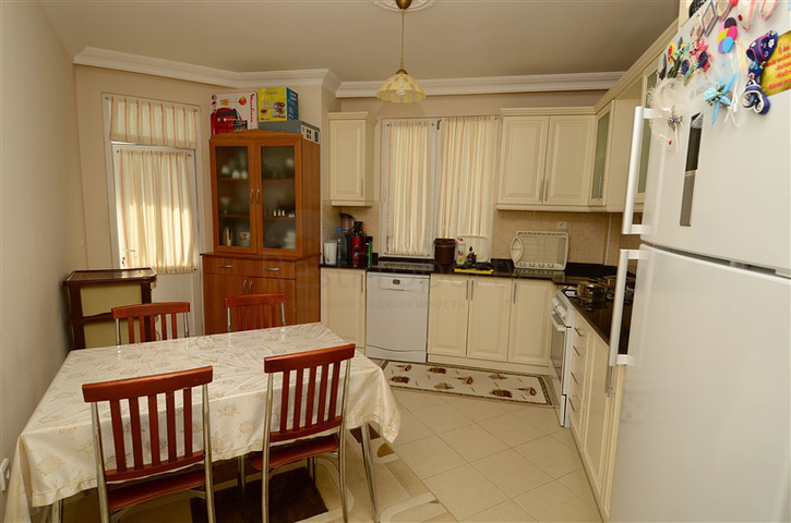 بنتهاوس مطلة على البحر في وسط ألانيا