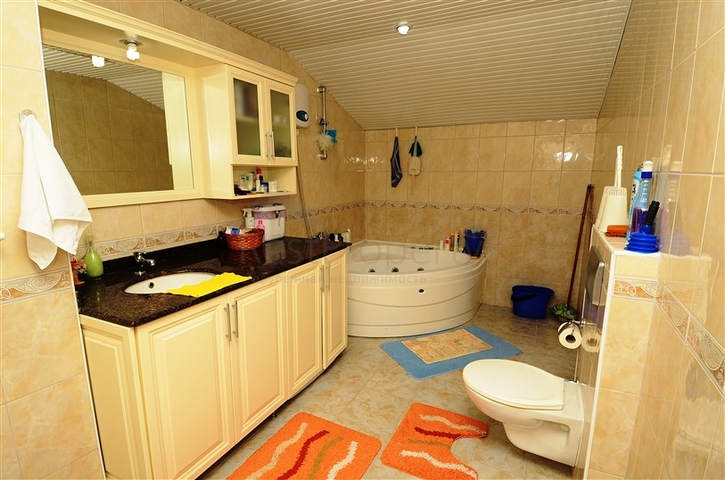 بنتهاوس مطلة على البحر في وسط ألانيا