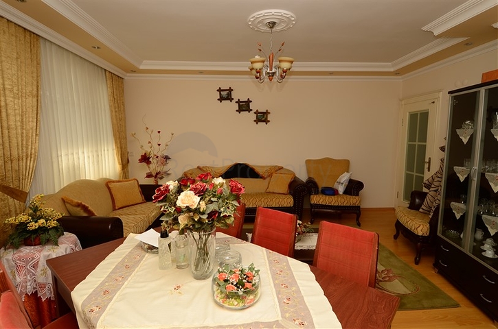 بنتهاوس مطلة على البحر في وسط ألانيا