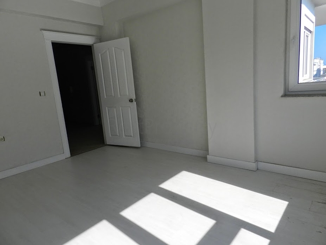 شقة واسعة قريبة من البحر