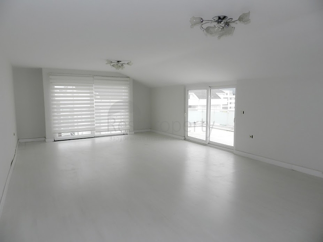 شقة واسعة قريبة من البحر