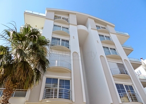 شقة واسعة قريبة من البحر