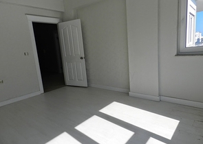 شقة واسعة قريبة من البحر