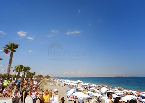 شقة واسعة قريبة من البحر