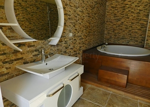 شقة واسعة قريبة من البحر