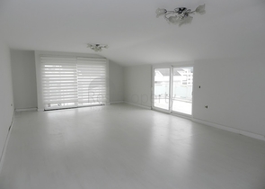 شقة واسعة قريبة من البحر