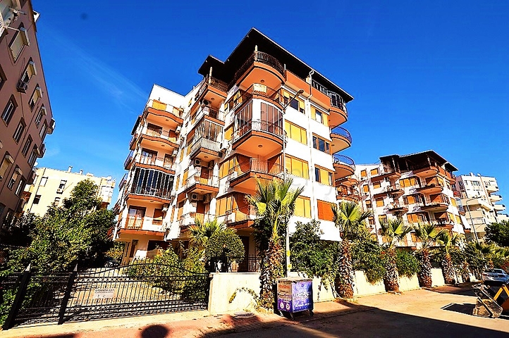 شقة بينتهاوس ثلاث غرف و صالة