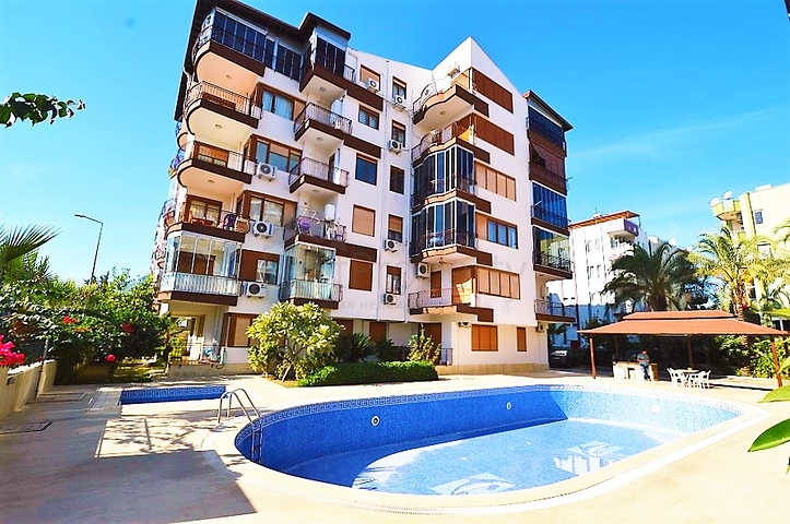 شقة بينتهاوس ثلاث غرف و صالة