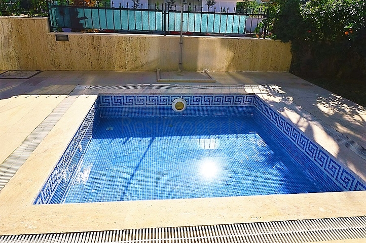 شقة بينتهاوس ثلاث غرف و صالة