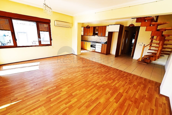 شقة بينتهاوس ثلاث غرف و صالة