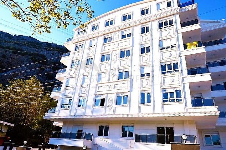 شقق في مجمع باطلالة جبلية