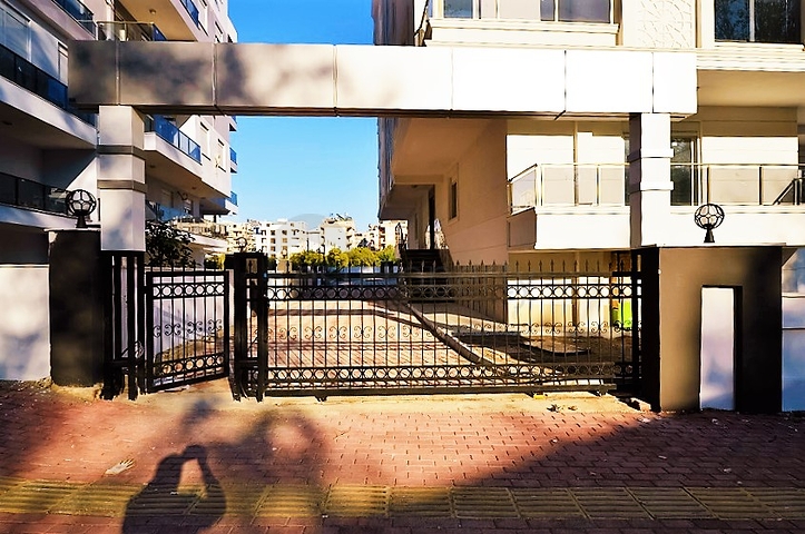 شقق في مجمع باطلالة جبلية