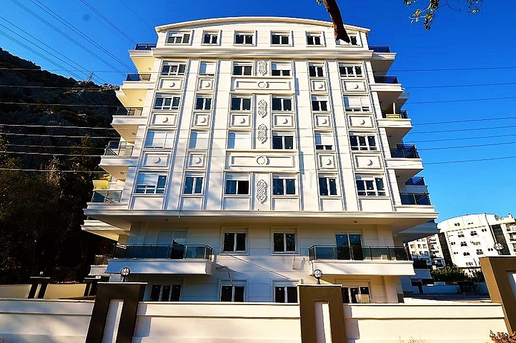 شقق في مجمع باطلالة جبلية