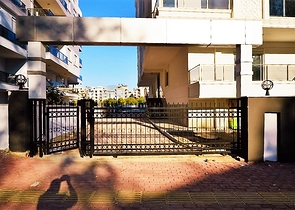 شقق في مجمع باطلالة جبلية