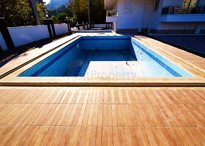 شقق في مجمع باطلالة جبلية