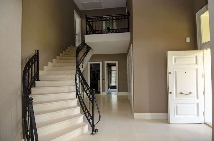 فيلات فاخرة في مجمع مميز