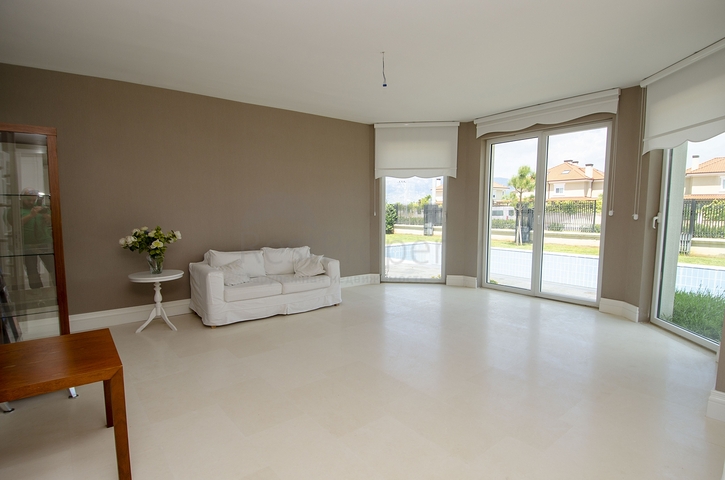 فيلات فاخرة في مجمع مميز