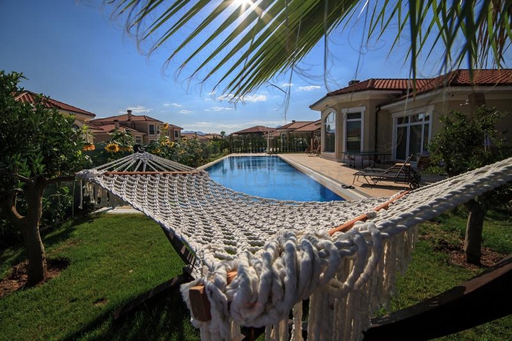 فيلات فاخرة في مجمع مميز