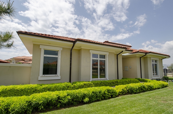 فيلات فاخرة في مجمع مميز