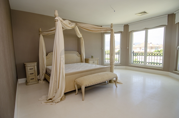 فيلات فاخرة في مجمع مميز