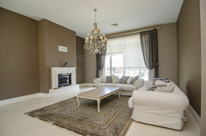 فيلات فاخرة في مجمع مميز