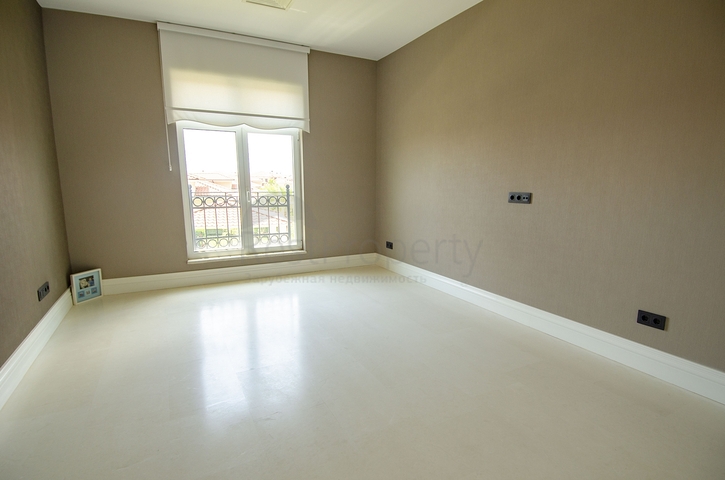 فيلات فاخرة في مجمع مميز