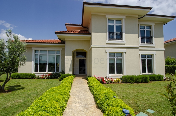 فيلات فاخرة في مجمع مميز