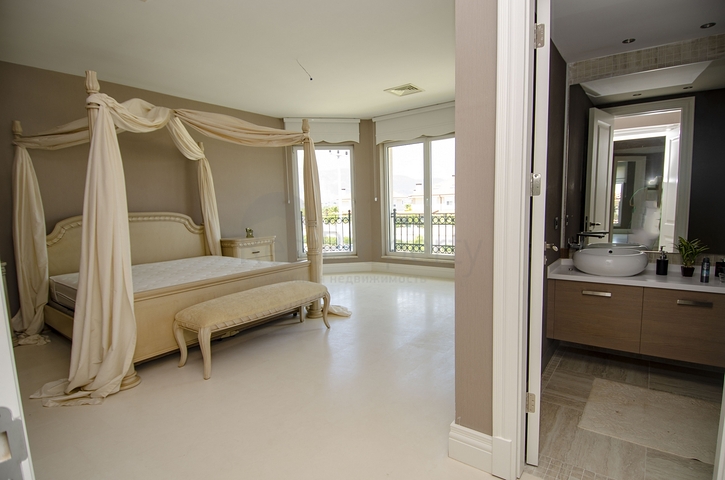 فيلات فاخرة في مجمع مميز