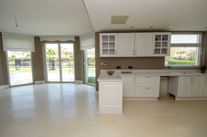 فيلات فاخرة في مجمع مميز